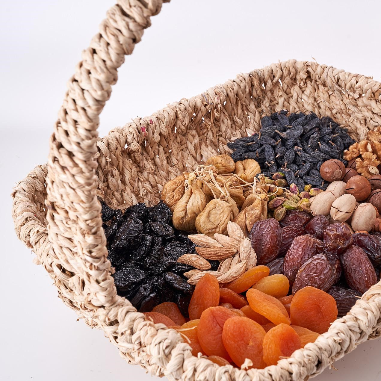 How to Make Your Own Dried Fruit Gift Tray for Your Loved Ones